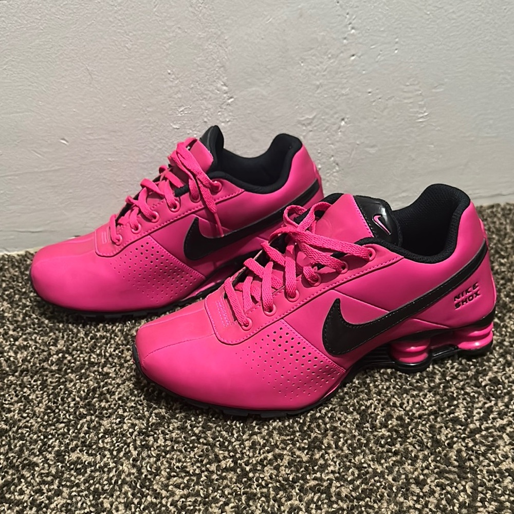 Nike Women's Pink Athletic Shoes
